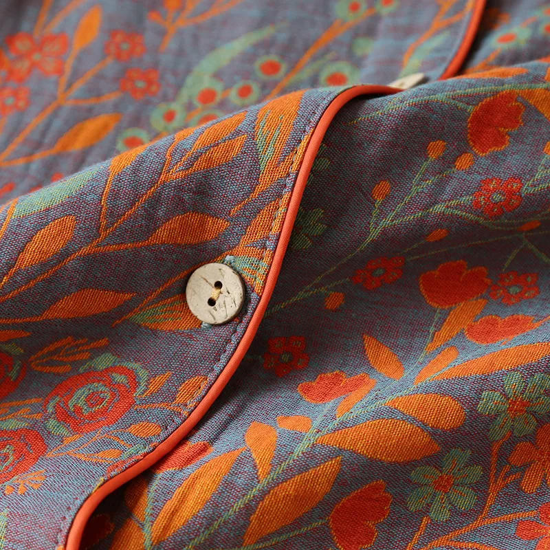 Pyjama de nuit à fleurs sauvages